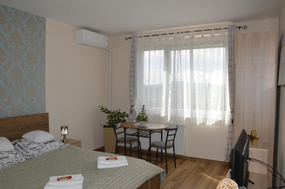 Photo of the whole room, Seating area, air conditioner