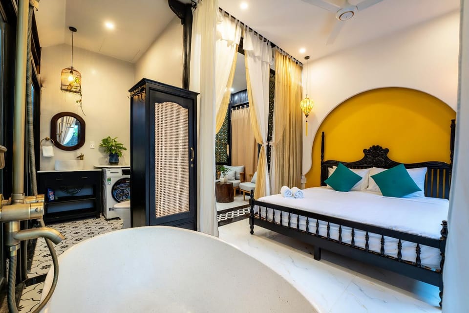 Bed, TV and multimedia, Living room, Photo of the whole room, Seating area, Bedroom, hair dresser