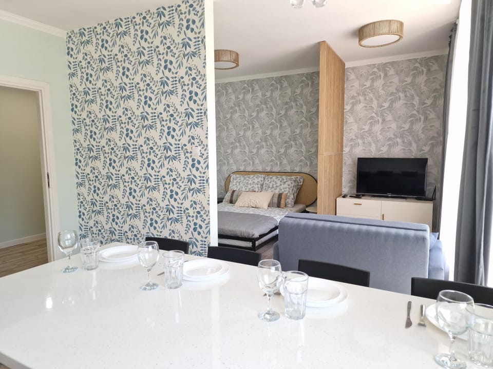 TV and multimedia, Kitchen or kitchenette, Living room, Photo of the whole room