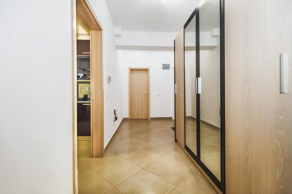 Green Studio - located by the forest, near AFI Mall, and moments away from The Old Town Apartment in Brasov