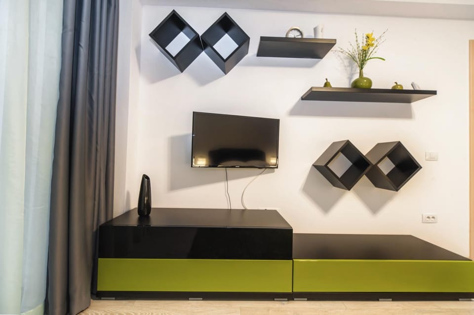 Green Studio - located by the forest, near AFI Mall, and moments away from The Old Town Apartment in Brasov