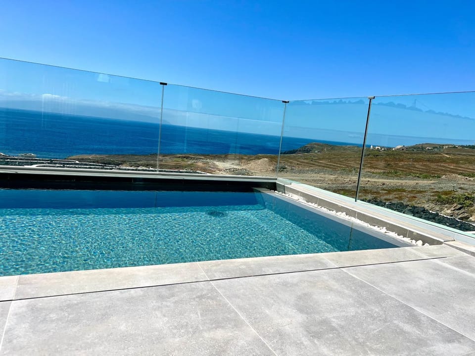 Pool view, Sea view