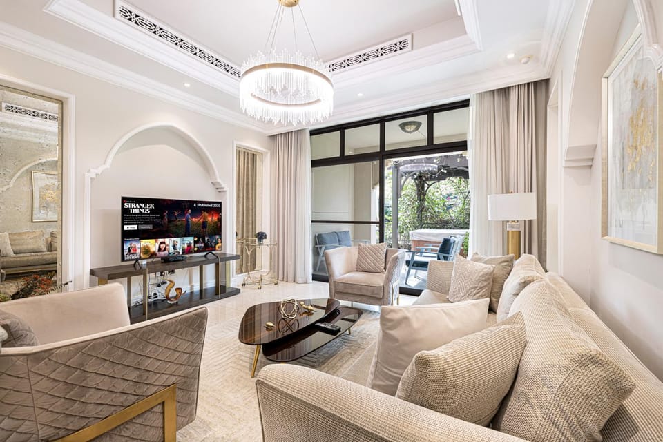 Communal lounge/ TV room, TV and multimedia, Living room, Seating area, Evening entertainment, air conditioner