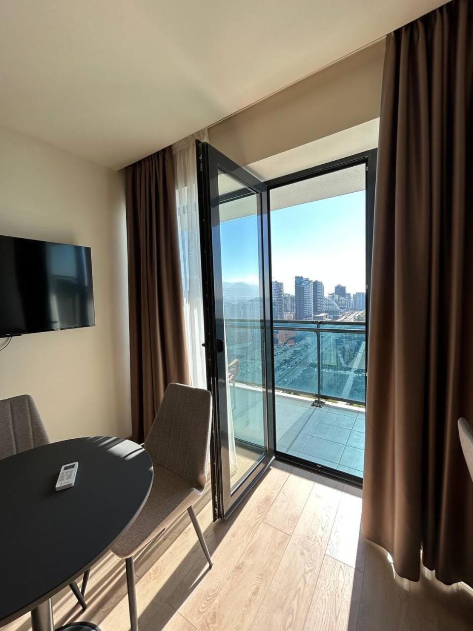 Двухкомнатная квартира с потрясающим видом на море в Orbi Beach Tower Apartment in Batumi