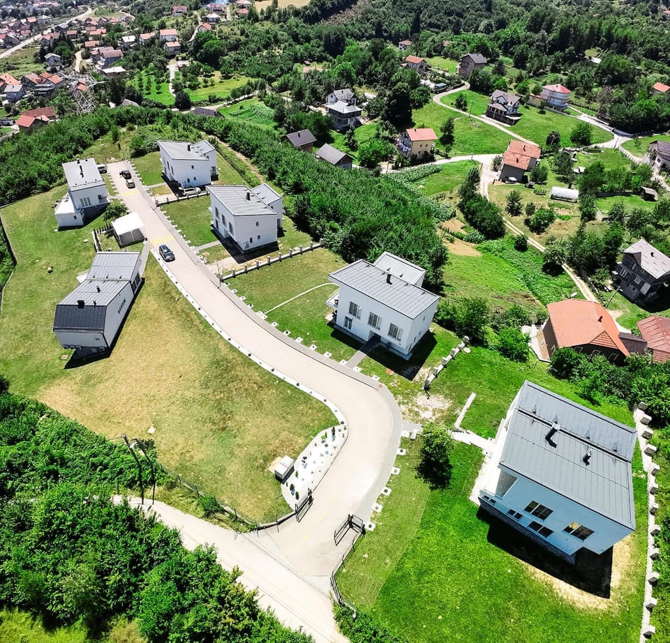 Property building, Bird's eye view, Location