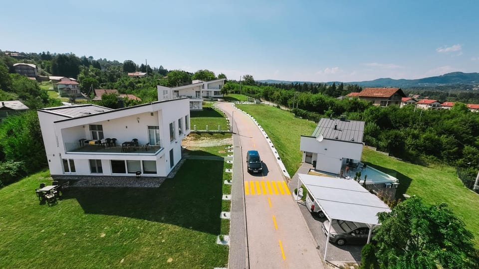 Property building, Neighbourhood, Bird's eye view
