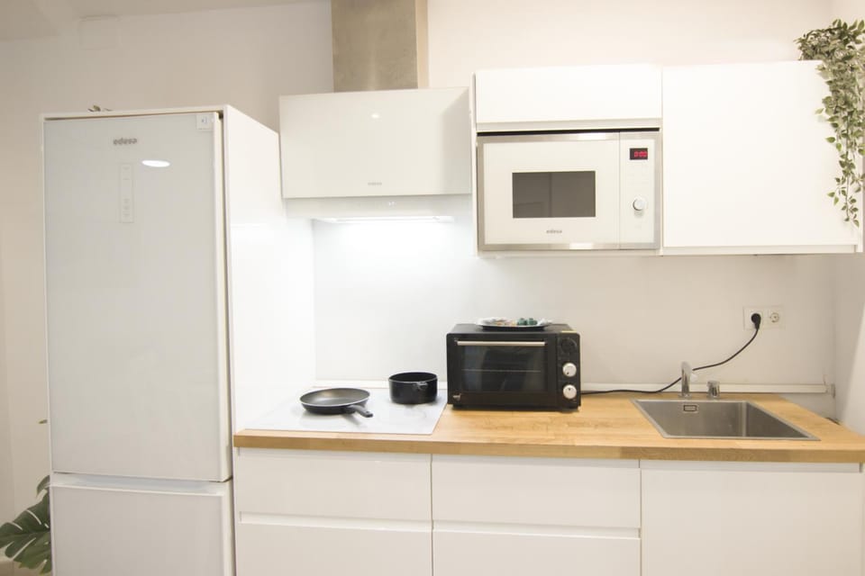 microwave, oven, stove, toaster, kitchen