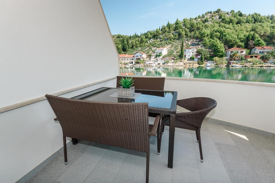 Margaritum Blace - Seaview Apartment with Balcony Apartment in Dubrovnik-Neretva County