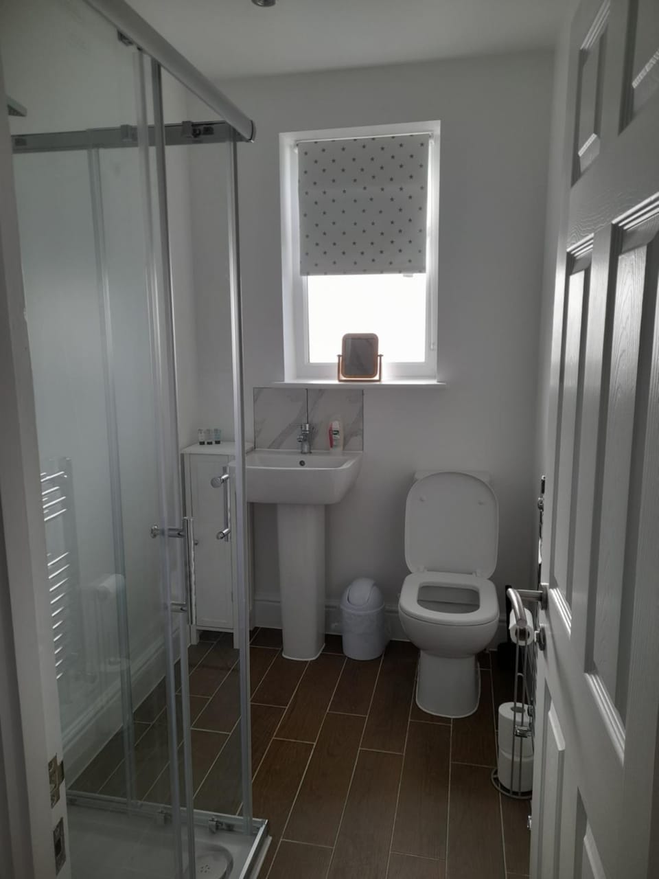 Shower, Toilet