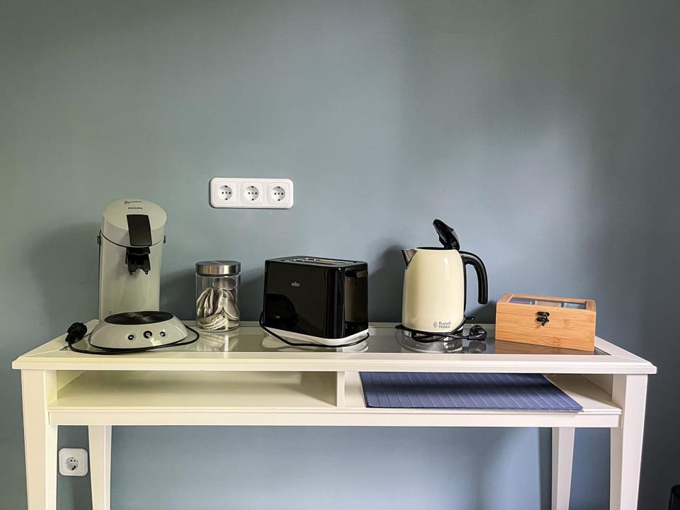 Coffee/tea facilities, Kitchen or kitchenette