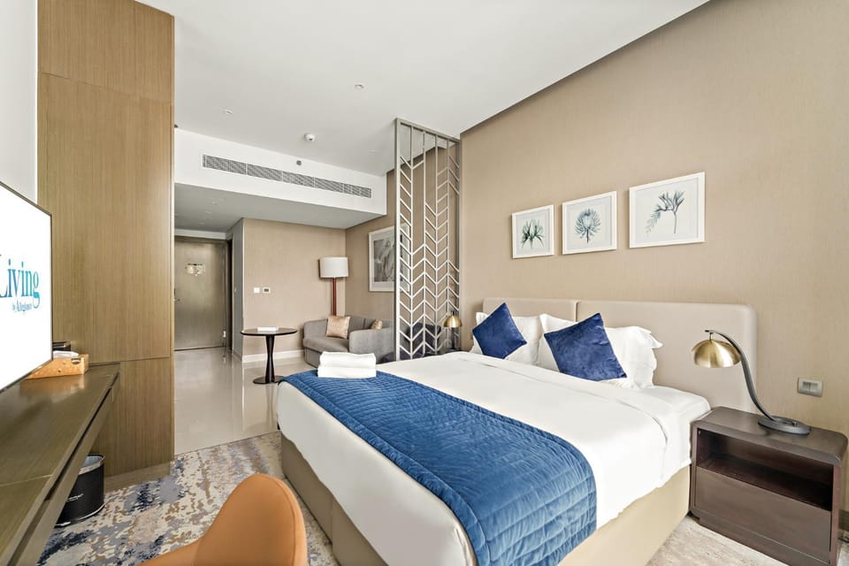Bed, TV and multimedia, wardrobe