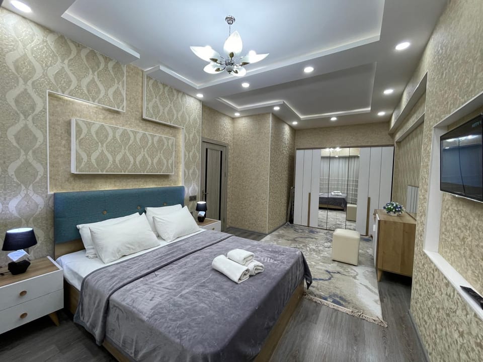 Bed, TV and multimedia, Bedroom, wardrobe