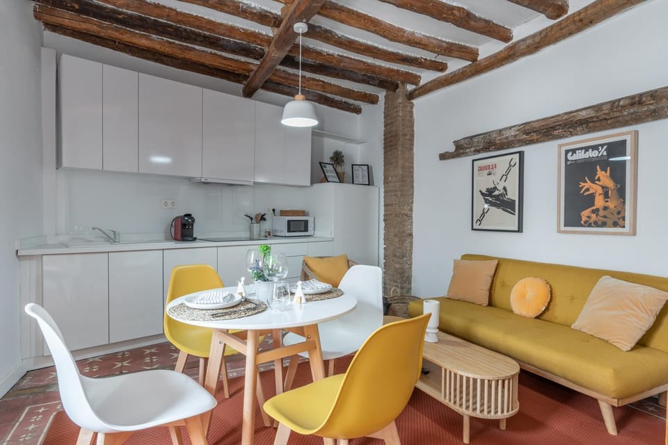 Dining area, minibar