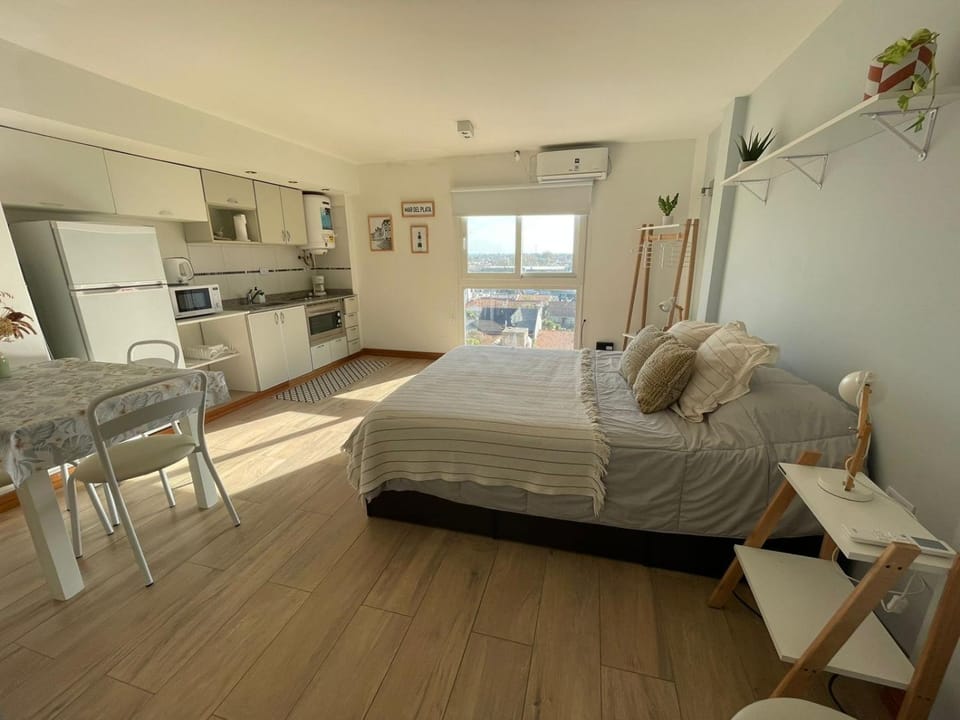 Bed, Photo of the whole room, Bedroom, air conditioner