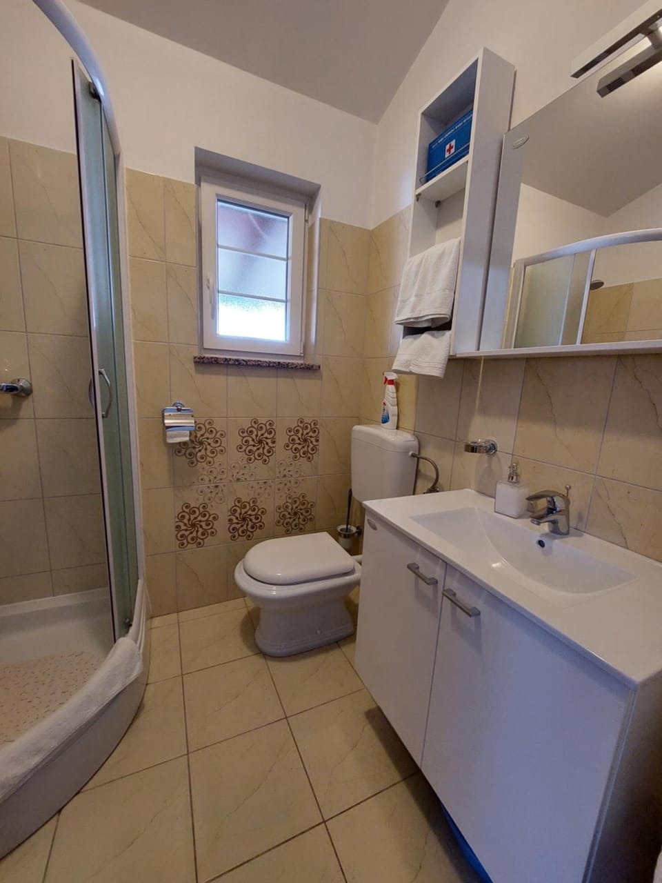 Shower, Toilet, Bathroom, towels