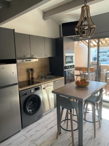 Kitchen or kitchenette, Dining area, dishwasher, minibar, oven, pet friendly, stove, toaster, washing machine, dryer