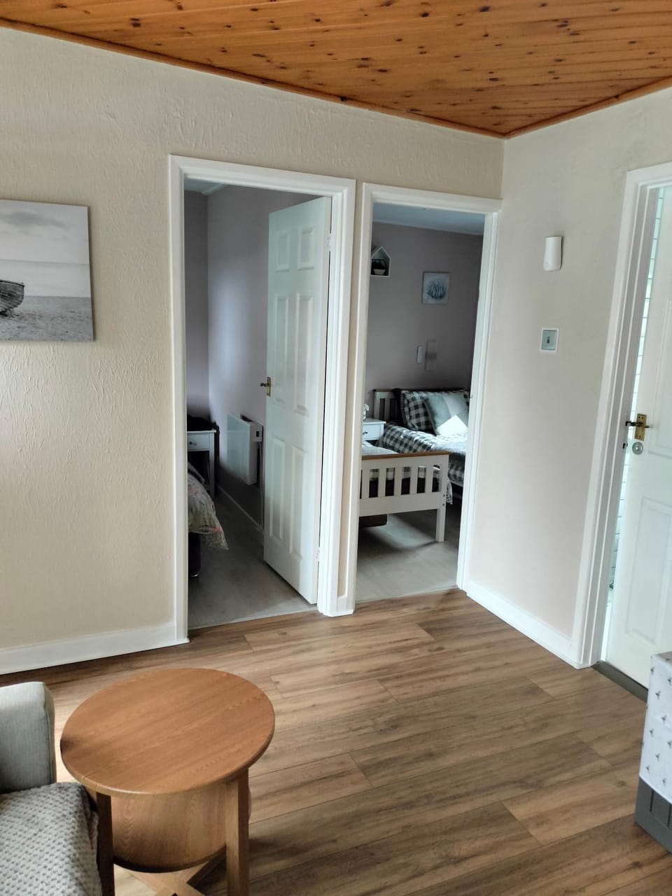 TV and multimedia, Living room, Seating area, Bedroom