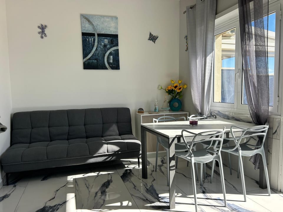 FRONT SEA LUXURY Apartment in Ostia