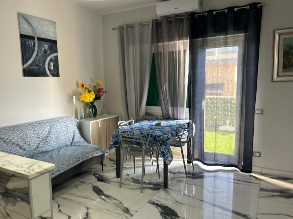 FRONT SEA LUXURY Apartment in Ostia