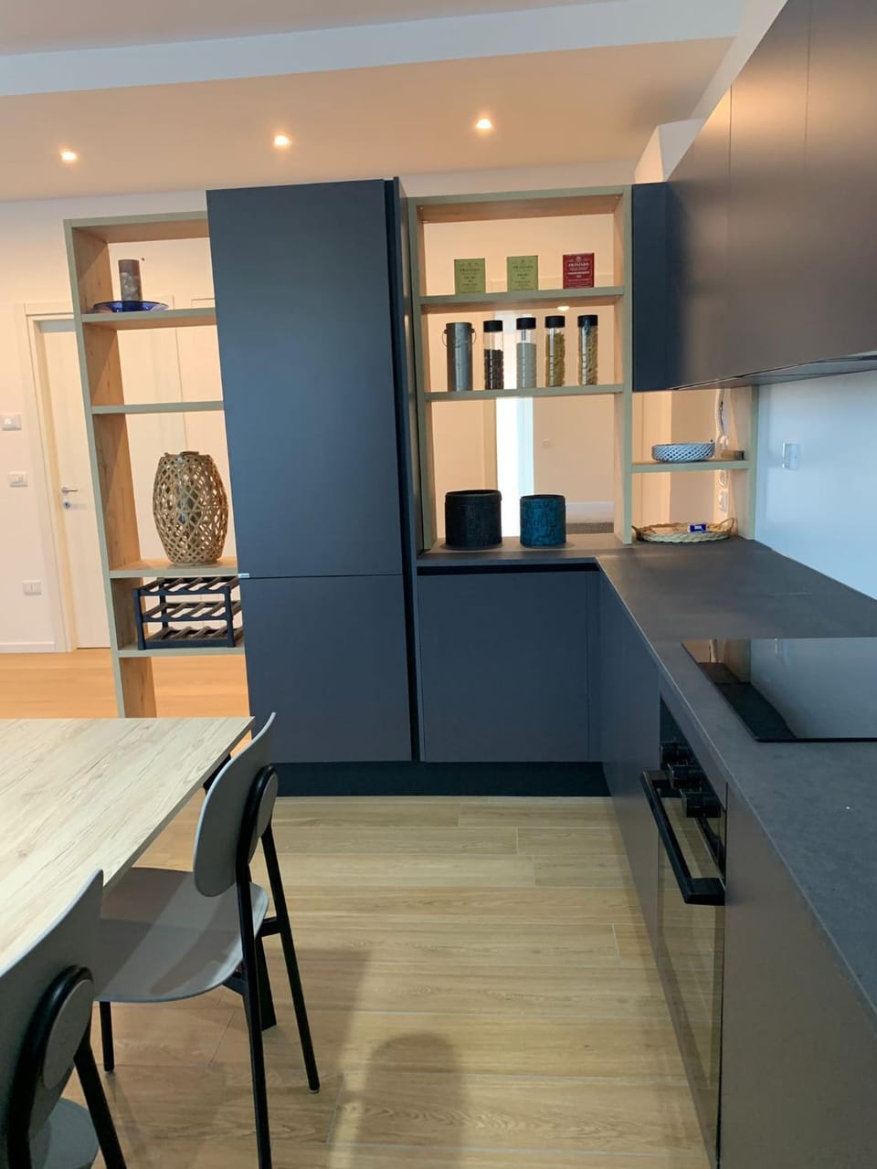 Kitchen or kitchenette, Dining area, minibar, oven, pet friendly, stove