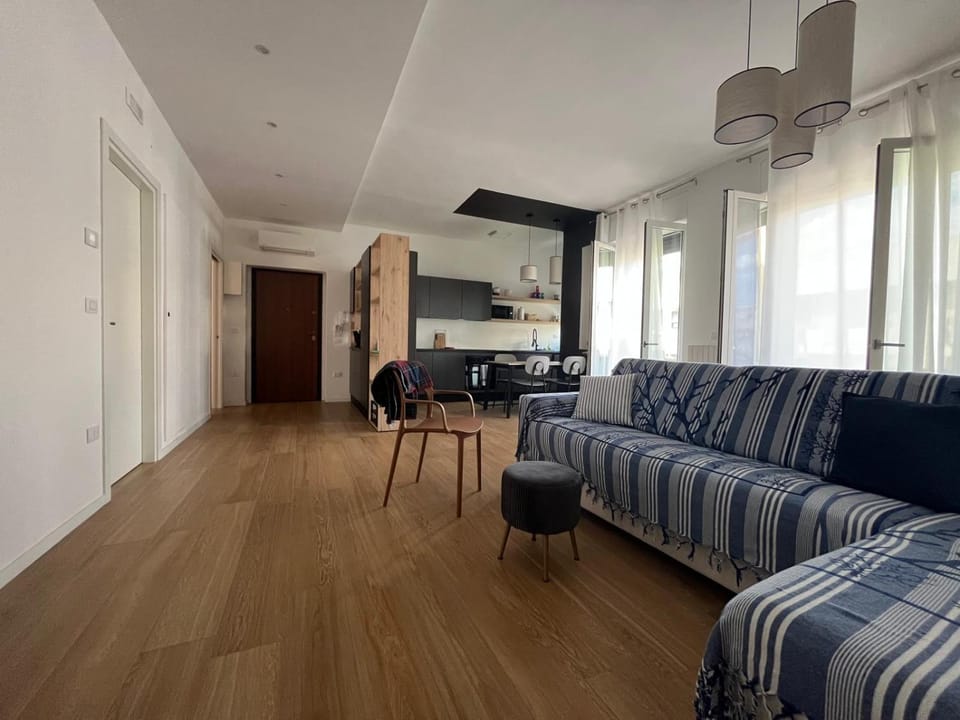 Bed, TV and multimedia, Kitchen or kitchenette, Living room, Seating area, Dining area, air conditioner