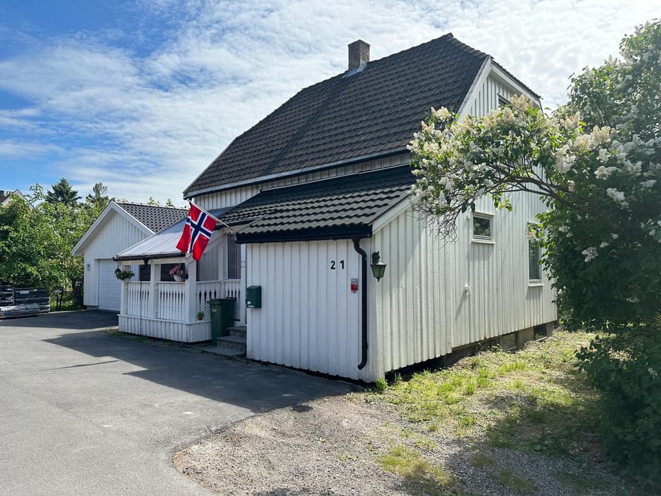 Property building, Day, Street view