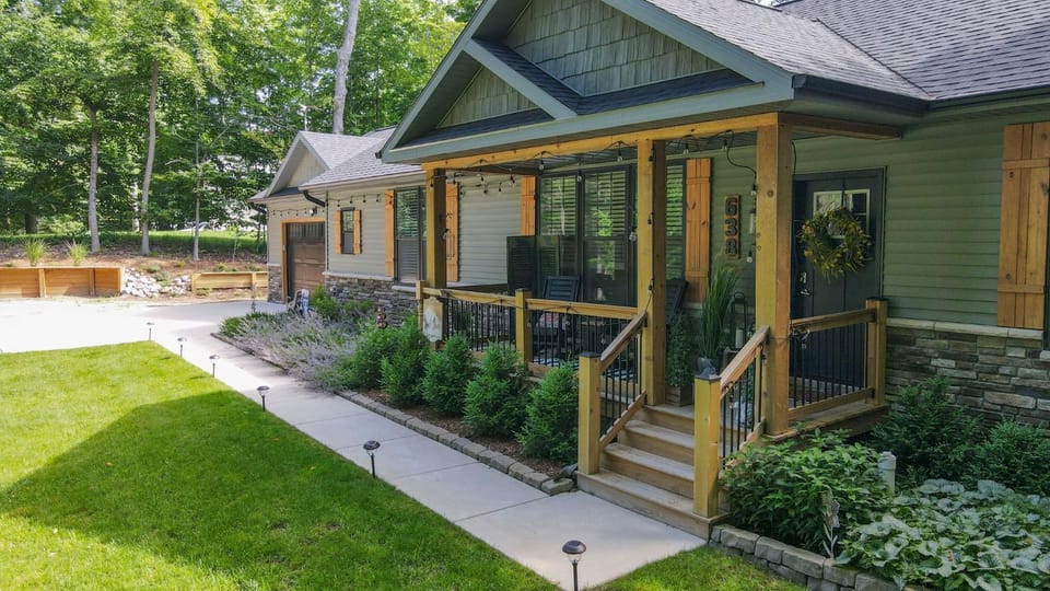 Lazy Bear Inn House in Boyne City