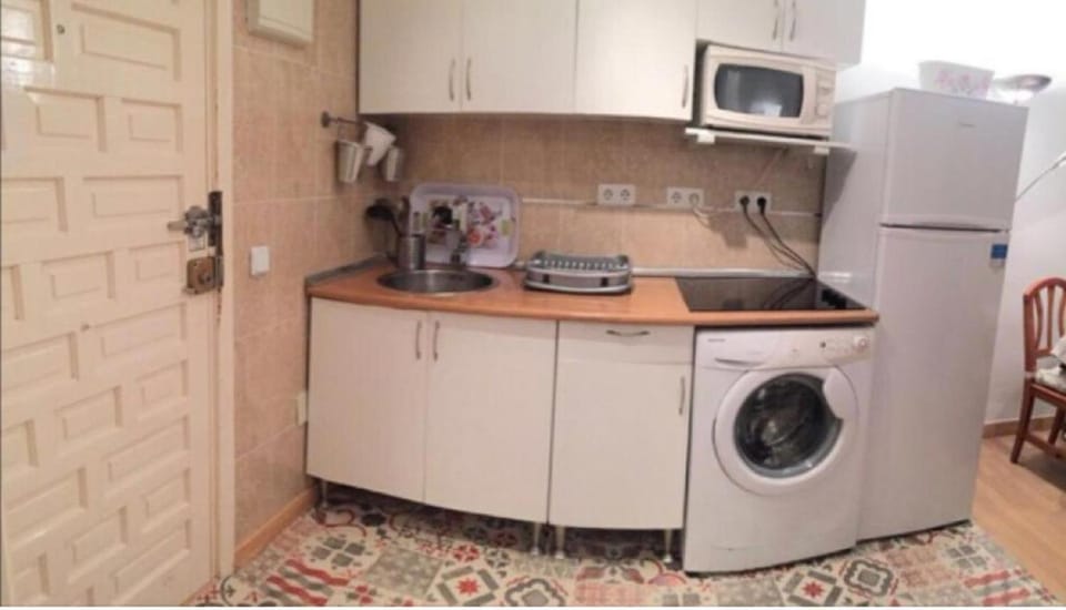 Kitchen or kitchenette, washing machine