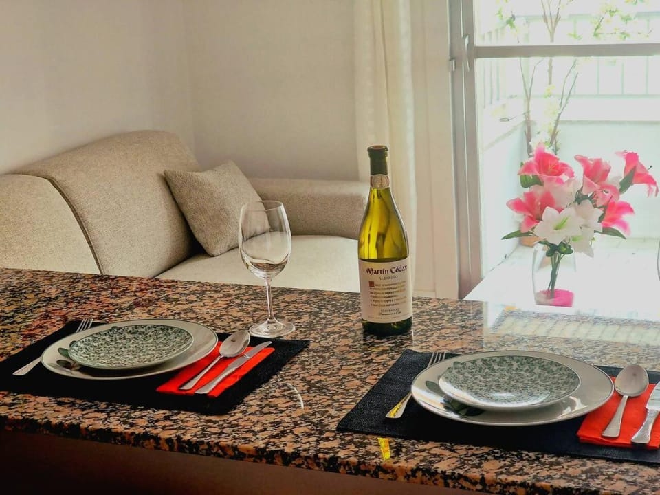 Food and drinks, Dining area, Alcoholic drinks