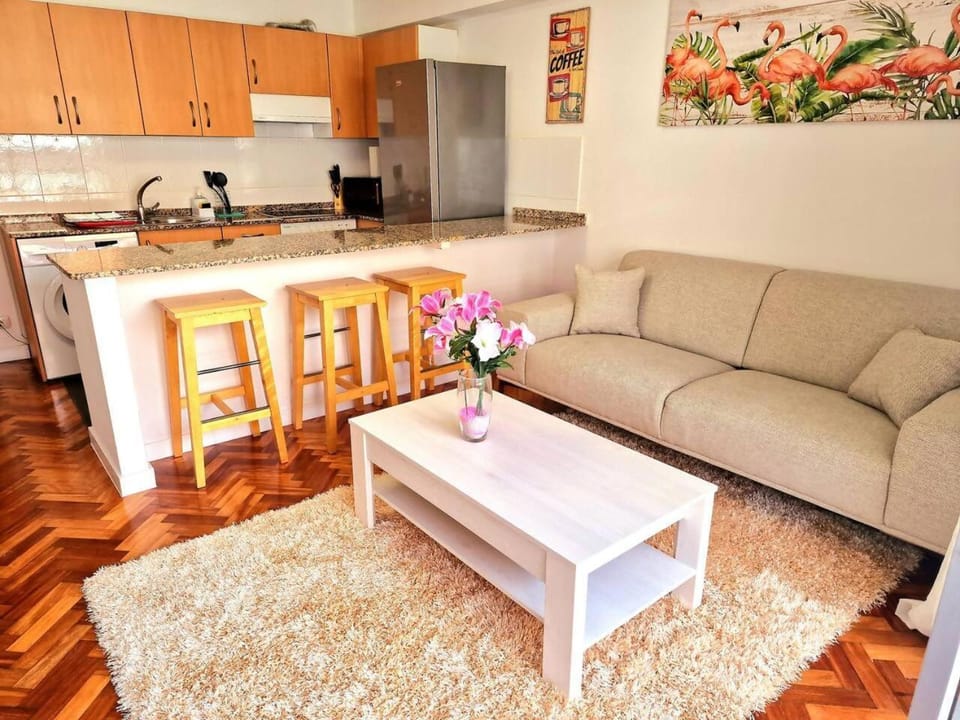 Kitchen or kitchenette, Dining area, stove