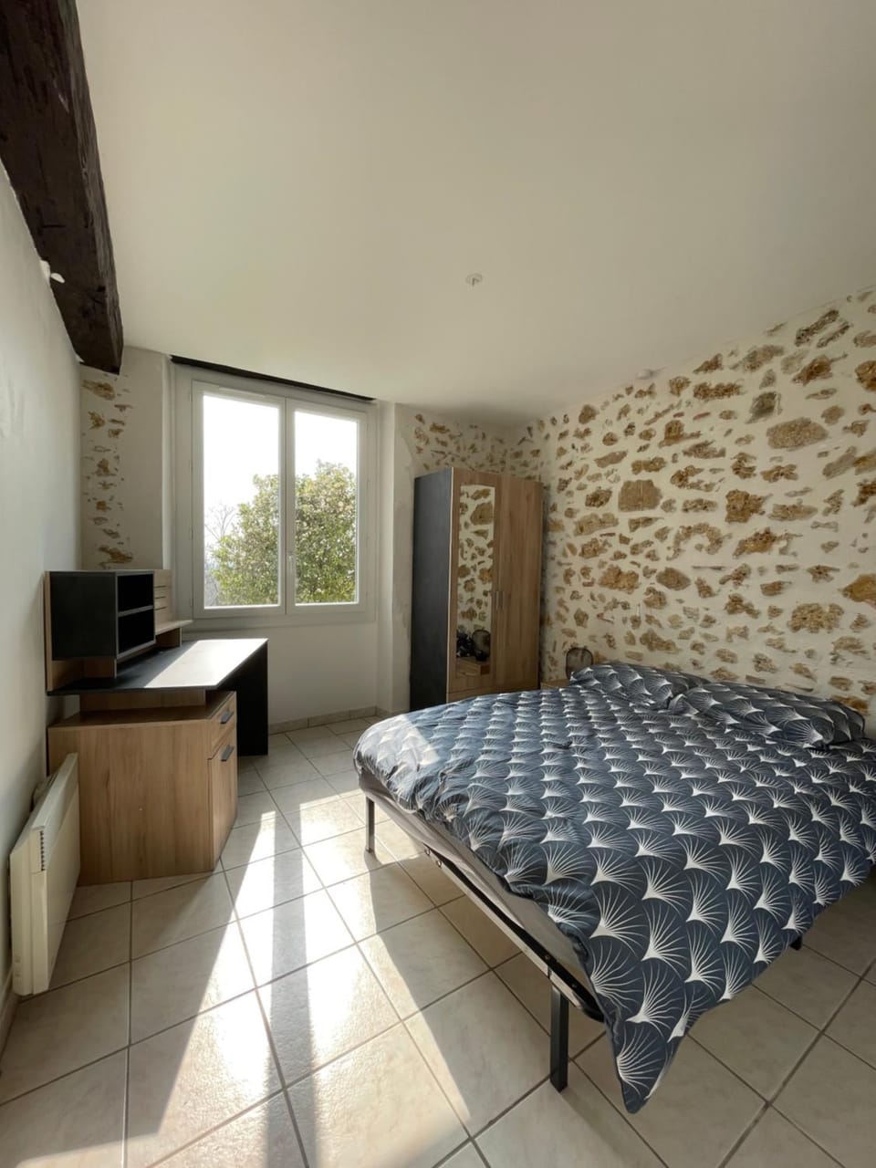 Bed, Photo of the whole room, Seating area, Bedroom