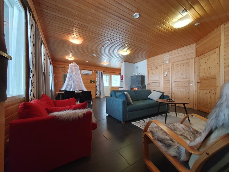 Bed, Living room, Photo of the whole room, Seating area