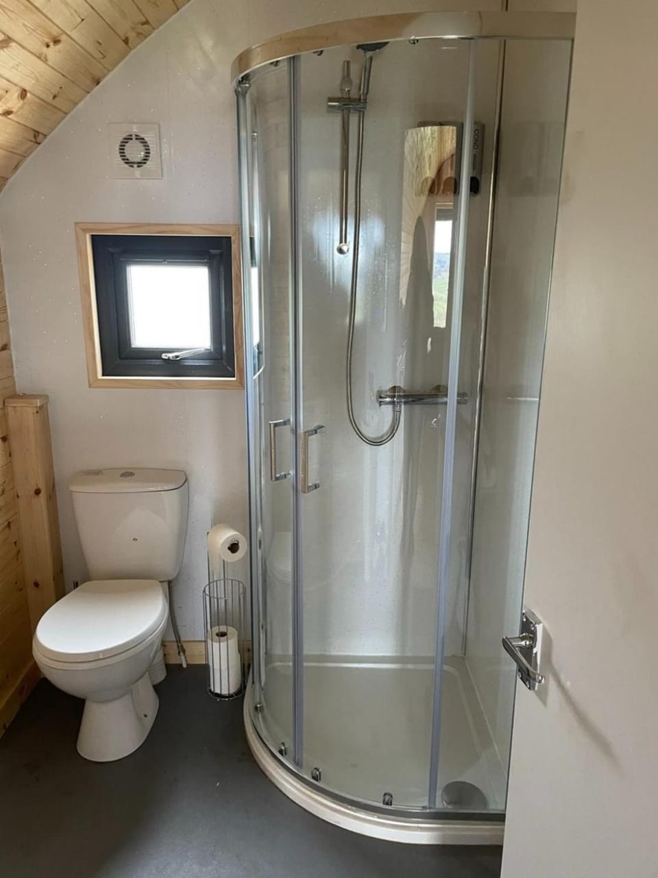 Shower, Toilet