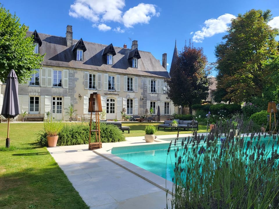 Property building, Spring, Summer, Garden, Swimming pool, sunbed