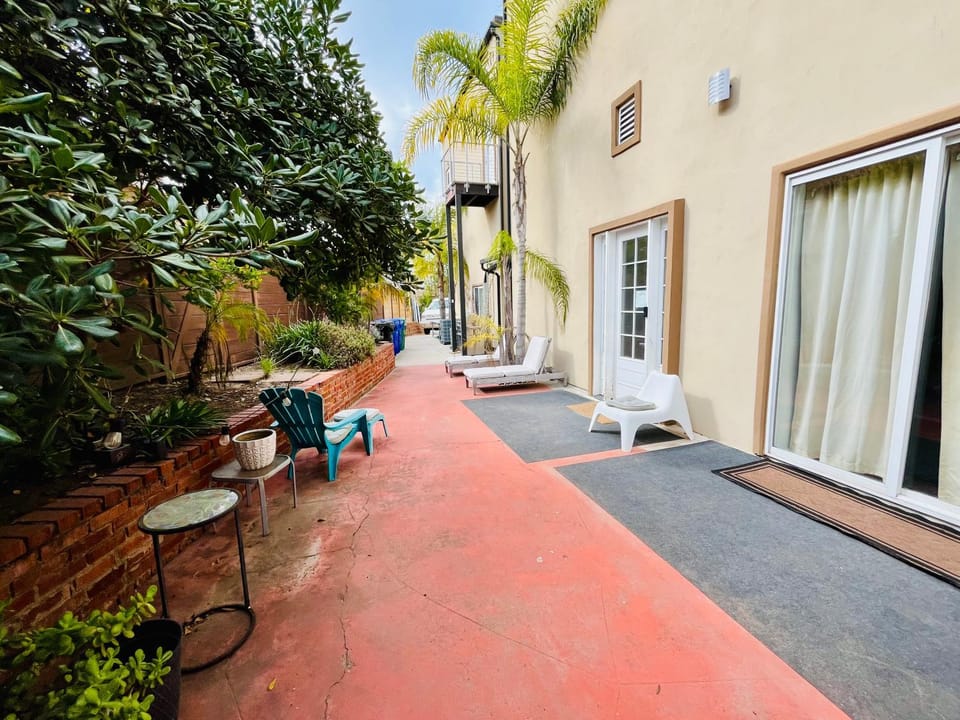 Property building, Patio, Balcony/Terrace