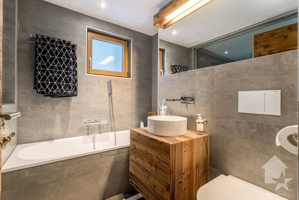 Shower, Toilet, Bathroom, Bath, towels