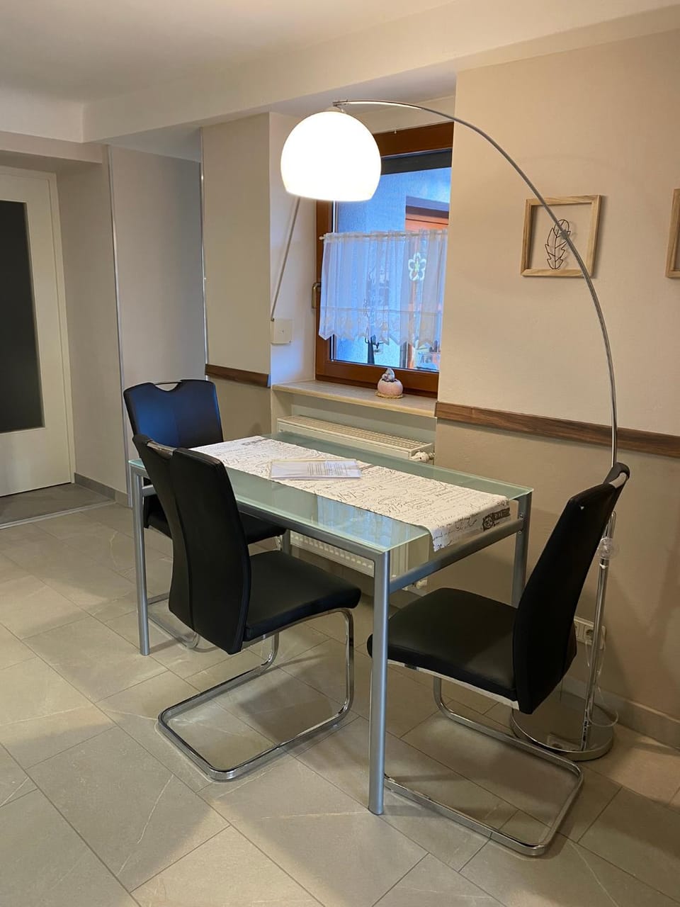 Seating area, Dining area