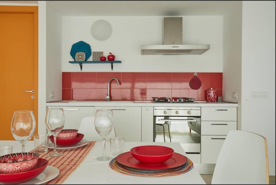 Kitchen or kitchenette, Dining area, stove