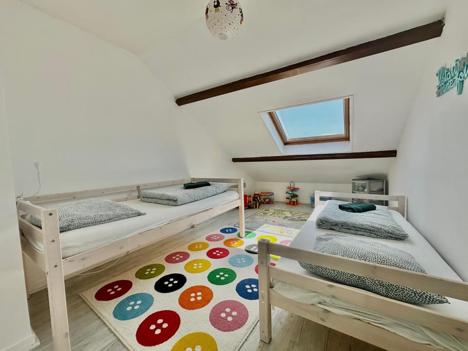 Bed, Photo of the whole room, Bedroom