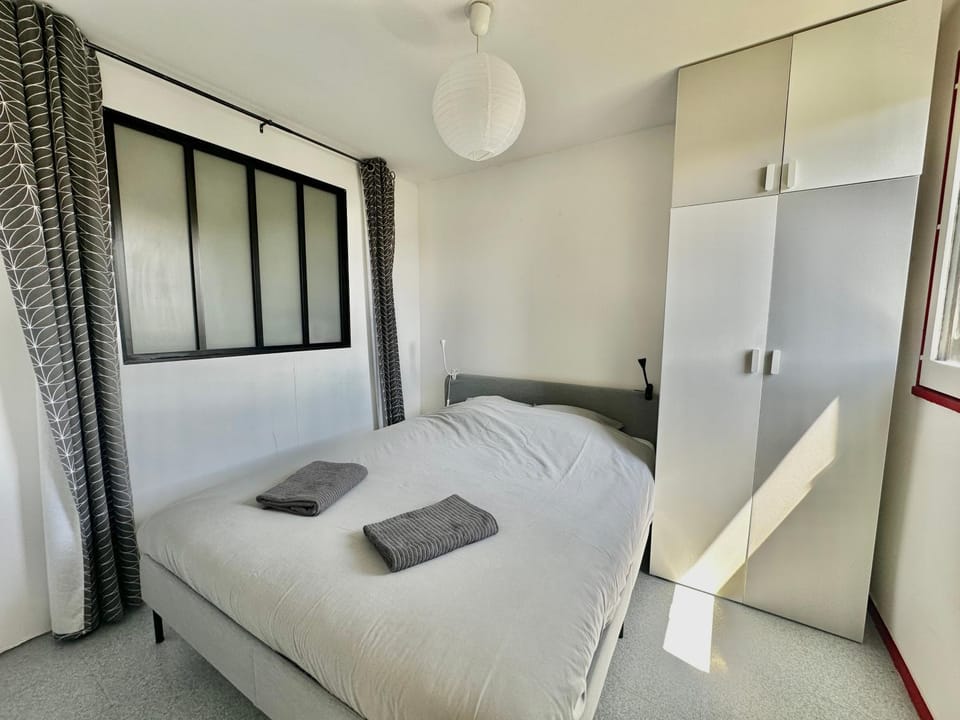 Bed, Photo of the whole room, Bedroom, towels, wardrobe