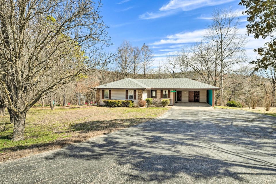 Missouri Retreat ~ 7 Mi to Silver Dollar City House in Table Rock Lake