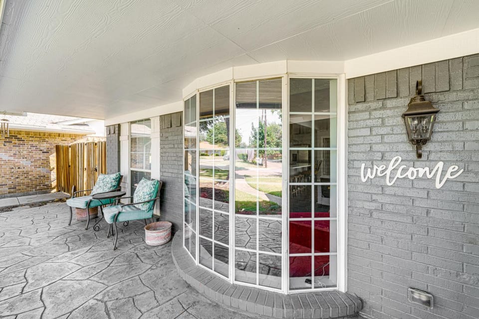 Yard and Patio Dallas Area Home By Parks and Dining House in Richardson