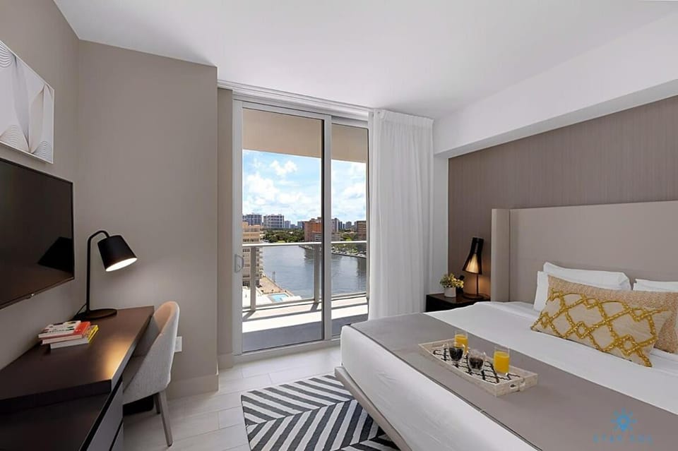 Wrap Around Balcony, Insane Amenities, Amazing Pool Apartment in Hollywood Beach