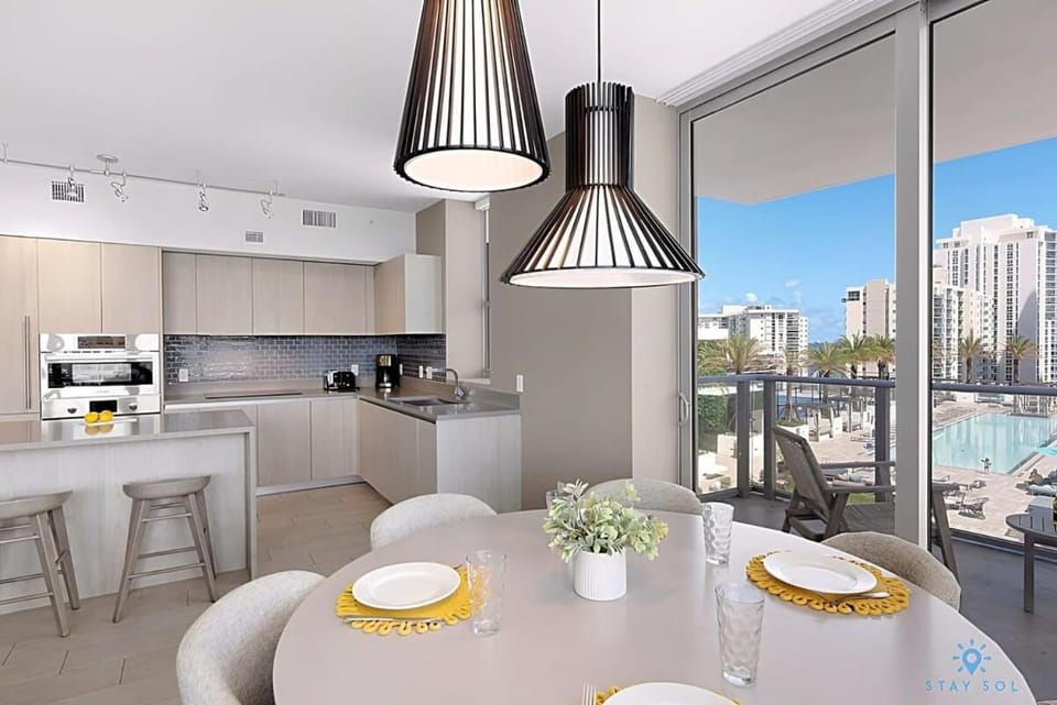 Wrap Around Balcony, Insane Amenities, Amazing Pool Apartment in Hollywood Beach
