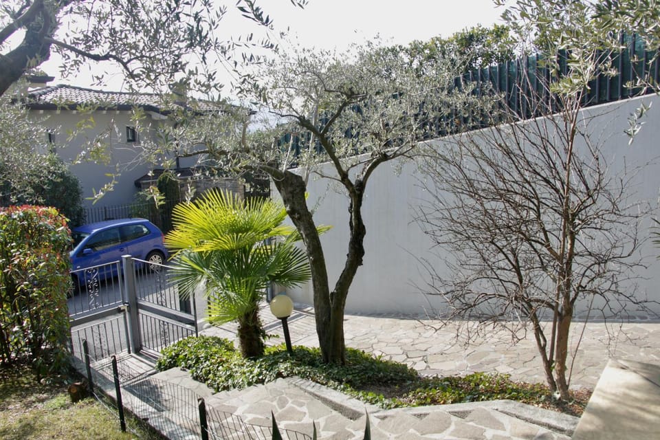 Facade/entrance, Garden