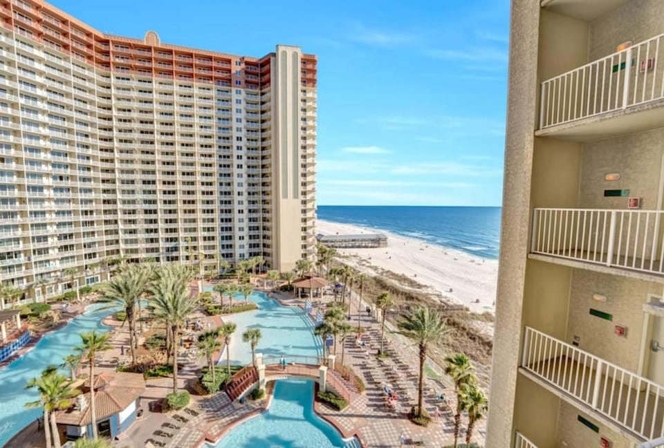 Property building, Natural landscape, View (from property/room), Balcony/Terrace, Beach, Pool view, Sea view, Swimming pool, Swimming pool, sunbed