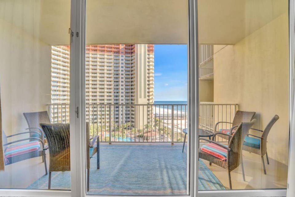 View (from property/room), Balcony/Terrace, Seating area, Sea view