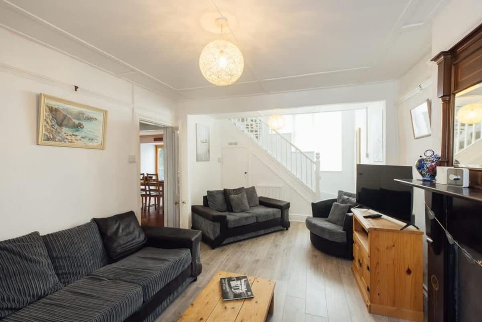 Cosy Welsh Cottage in St Davids Centre with Garden House in Saint Davids