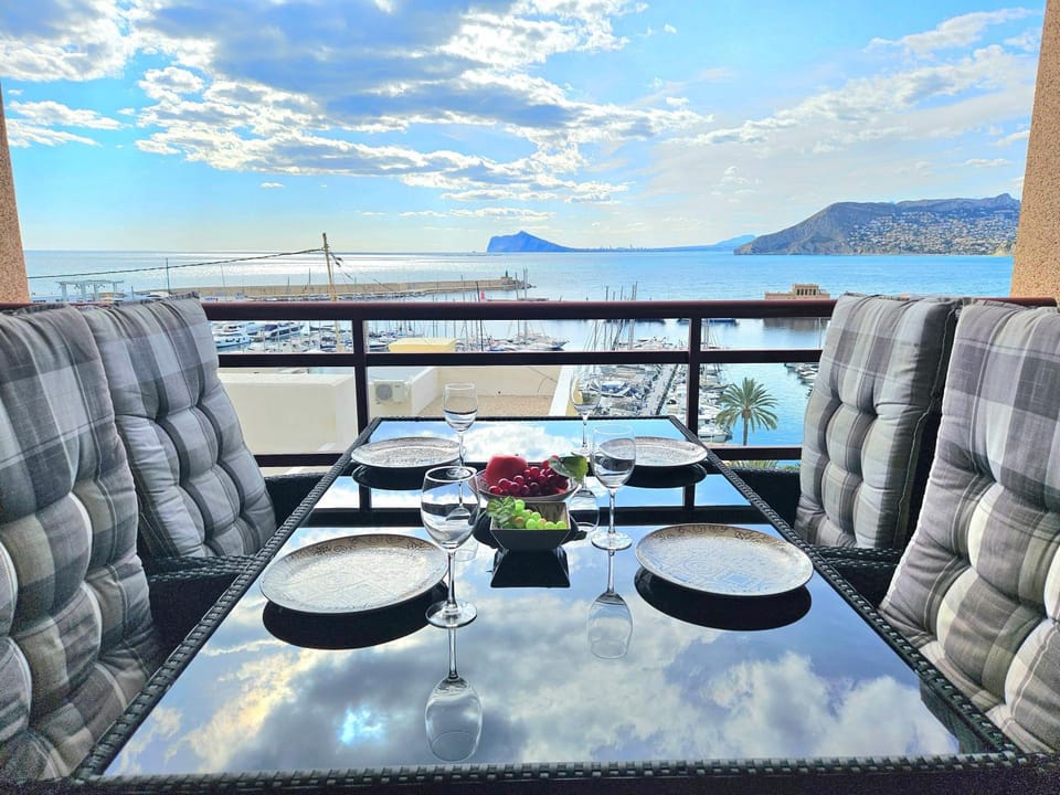 Natural landscape, Balcony/Terrace, Balcony/Terrace, Seating area, Sea view