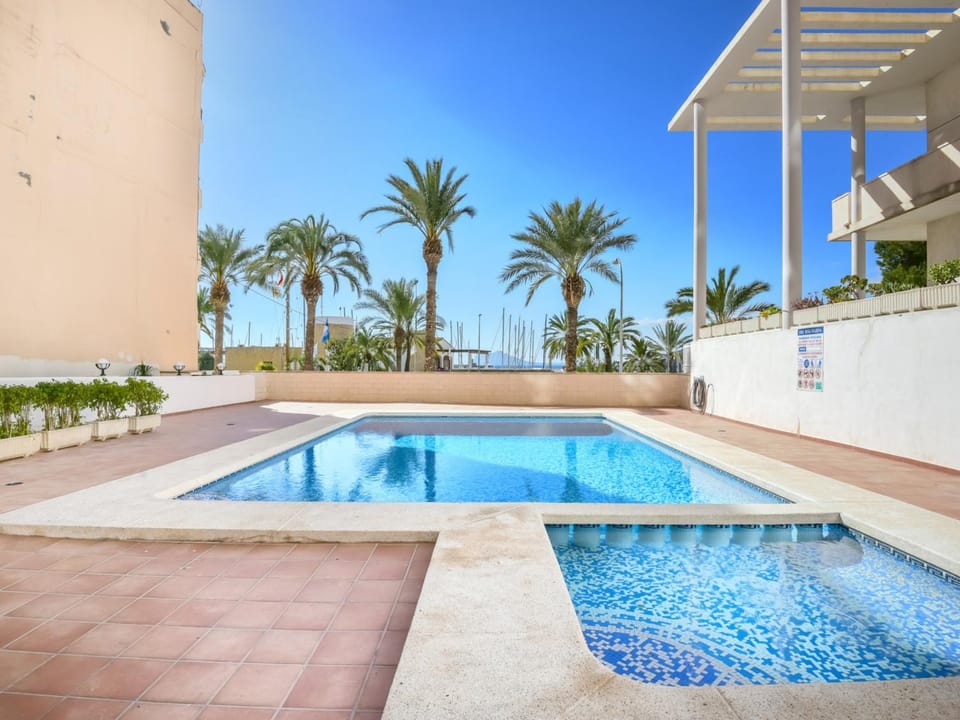 Day, Swimming pool
